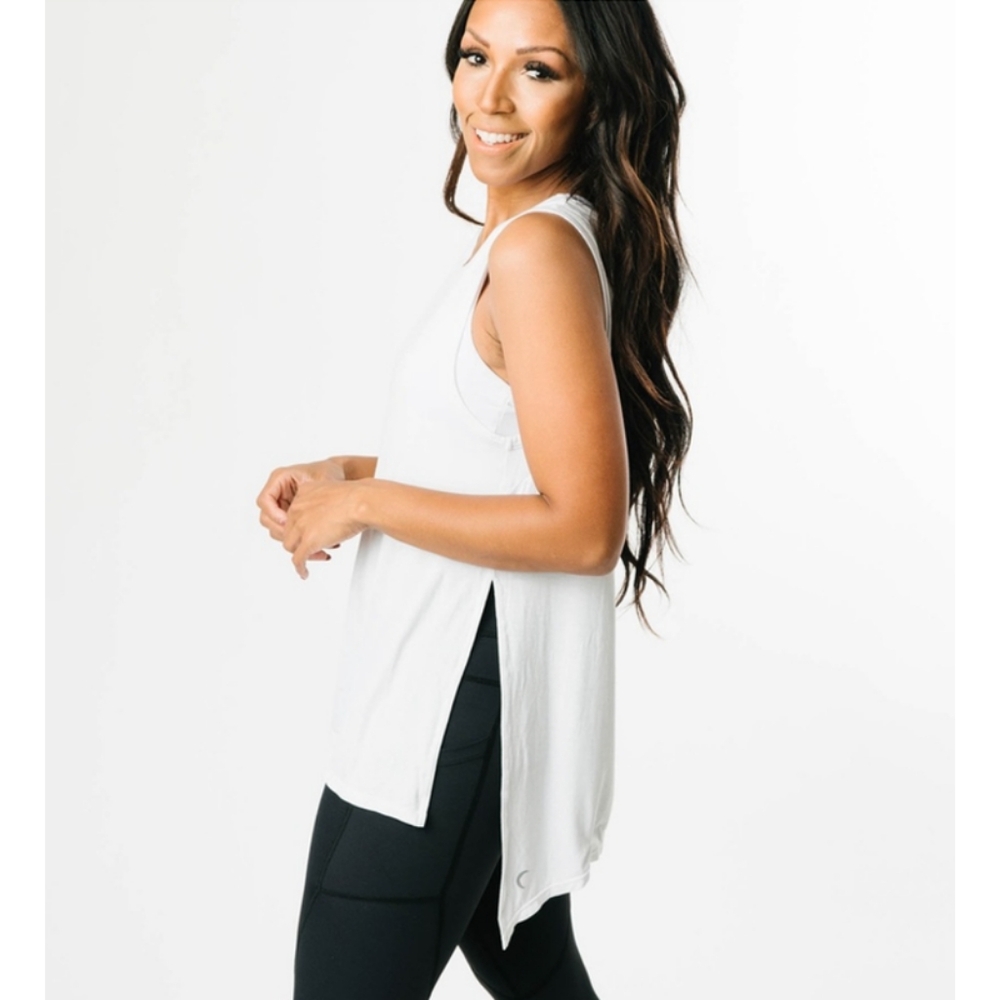 Zyia Finesse Tank Top Sz M‎ White | Yoga Pilates Athleisure | Slit Tunic Layer